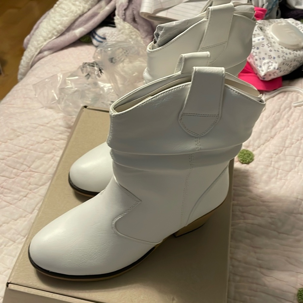 White slouch boots- SZ 7 - small heel- BACIA brand  New